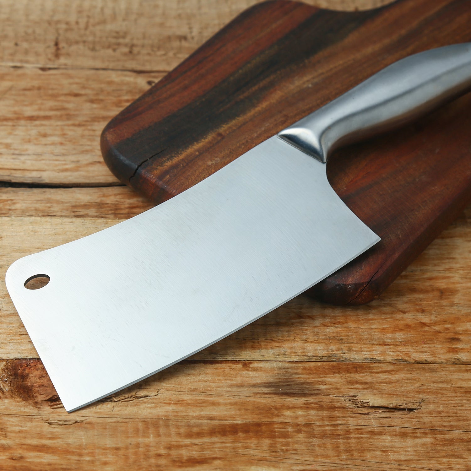 Durable and sharp kitchen knife set for cooking tasks. Durable and sharp kitchen knife set for cooking tasks.